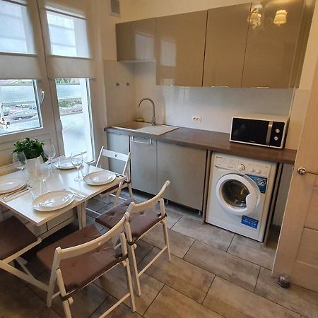 Appartement Avec Parking Gratuit Proche De Village De Marque Bourgoin-Jallieu Exteriör bild
