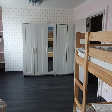 Appartement Avec Parking Gratuit Proche De Village De Marque Bourgoin-Jallieu Exteriör bild
