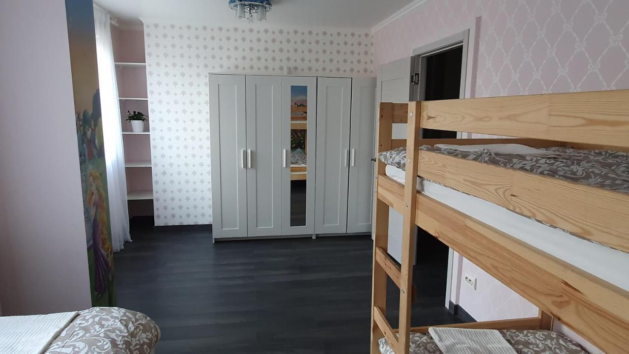 Appartement Avec Parking Gratuit Proche De Village De Marque Bourgoin-Jallieu Exteriör bild