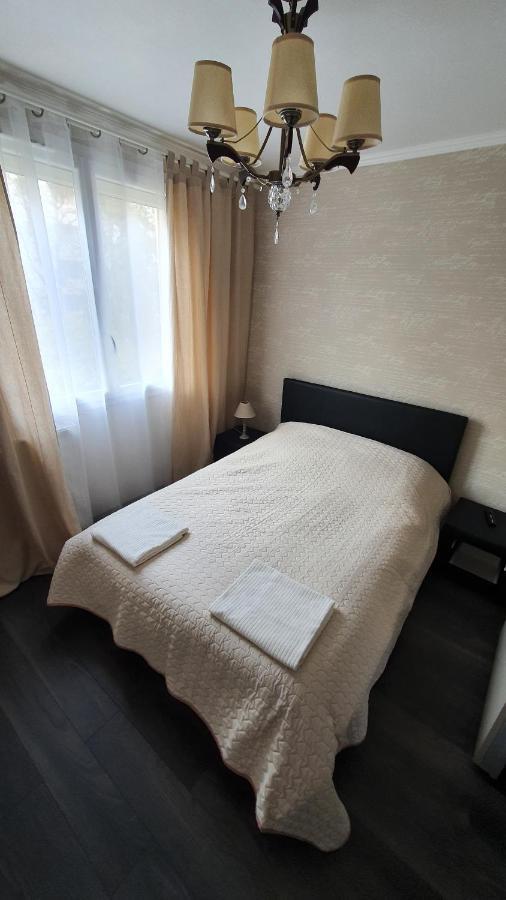 Appartement Avec Parking Gratuit Proche De Village De Marque Bourgoin-Jallieu Exteriör bild