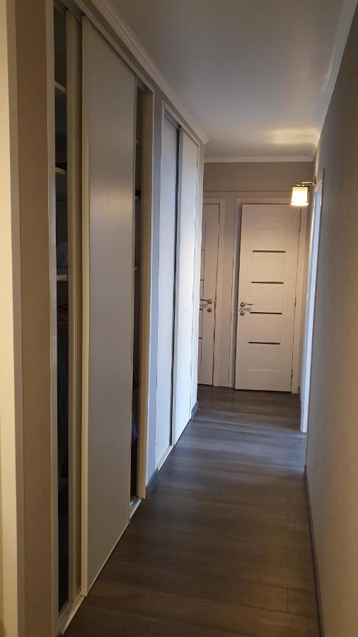 Appartement Avec Parking Gratuit Proche De Village De Marque Bourgoin-Jallieu Exteriör bild